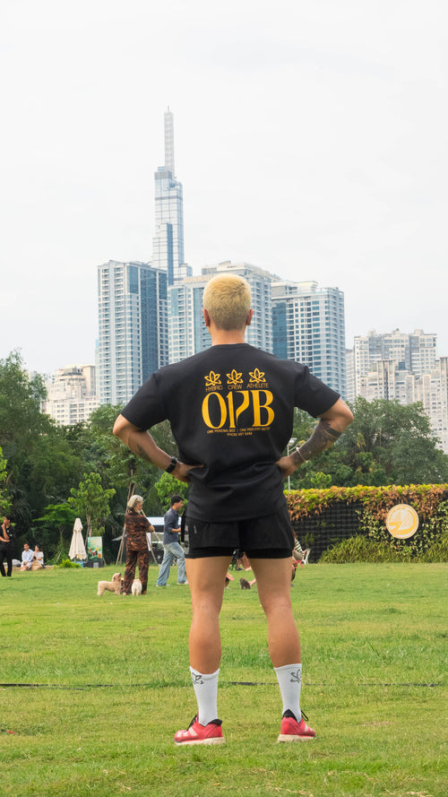BLACK T-SHIRT